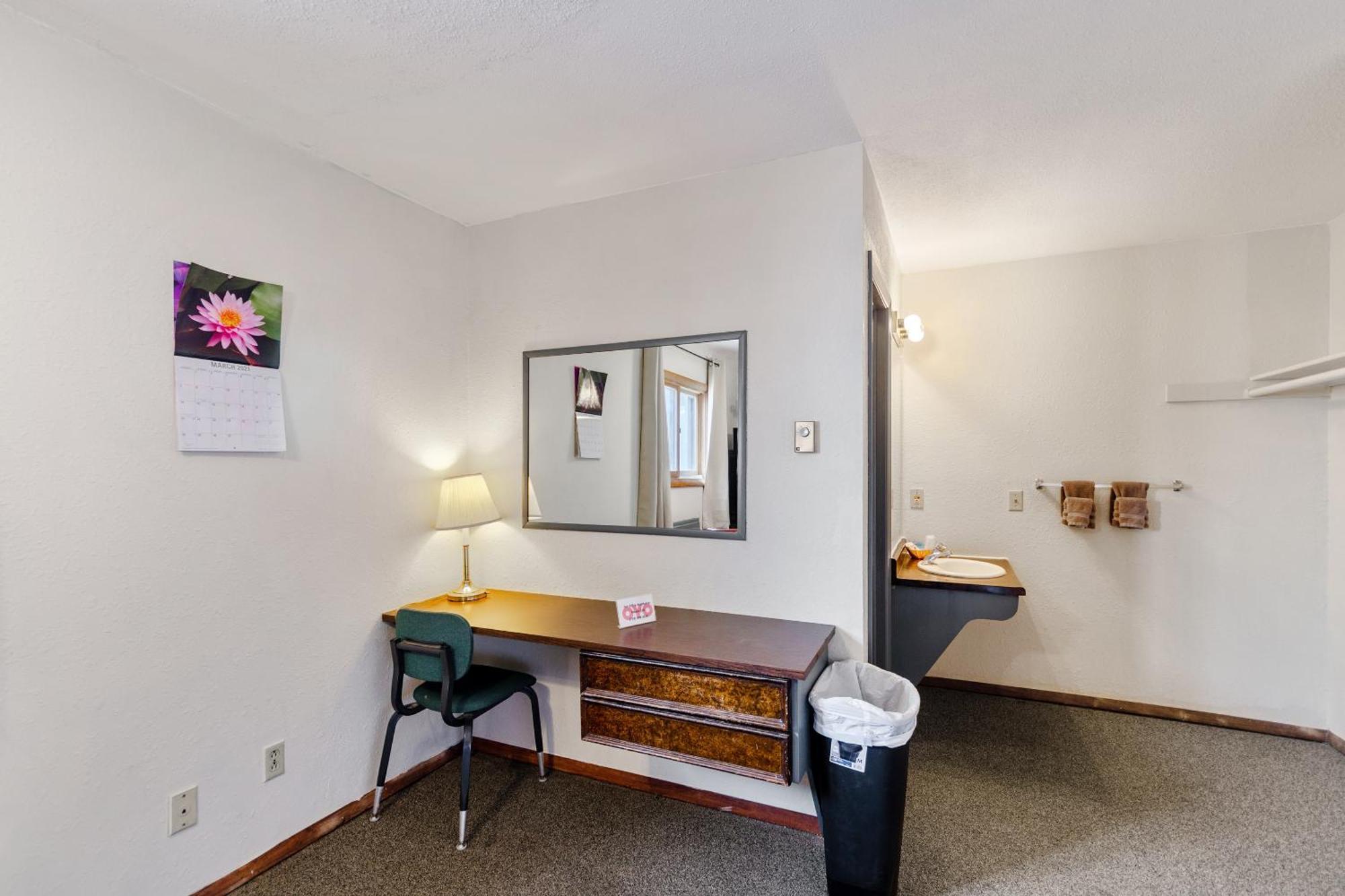 Oyo Hotel Cheyenne Wells - Us 40 Eksteriør billede
